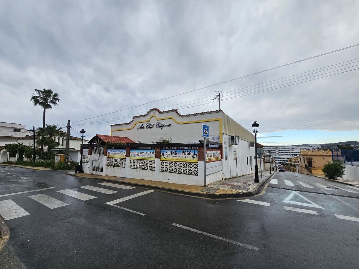 Commercial for sale in Estepona - € 699,000 (Ref: 9548613)