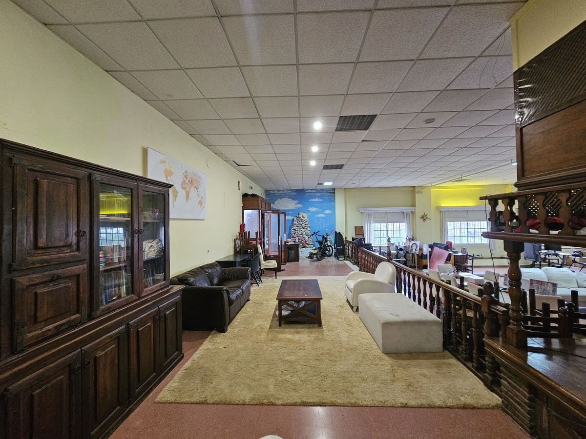 Commercial for sale in Estepona - € 699,000 (Ref: 9548613)