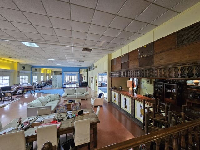 Kommersiell till salu i Estepona - 699 000 € (Ref: 9548613)