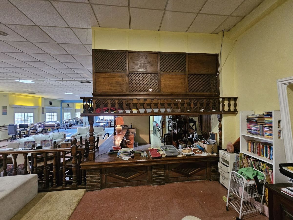 Commercial for sale in Estepona - € 699,000 (Ref: 9548613)