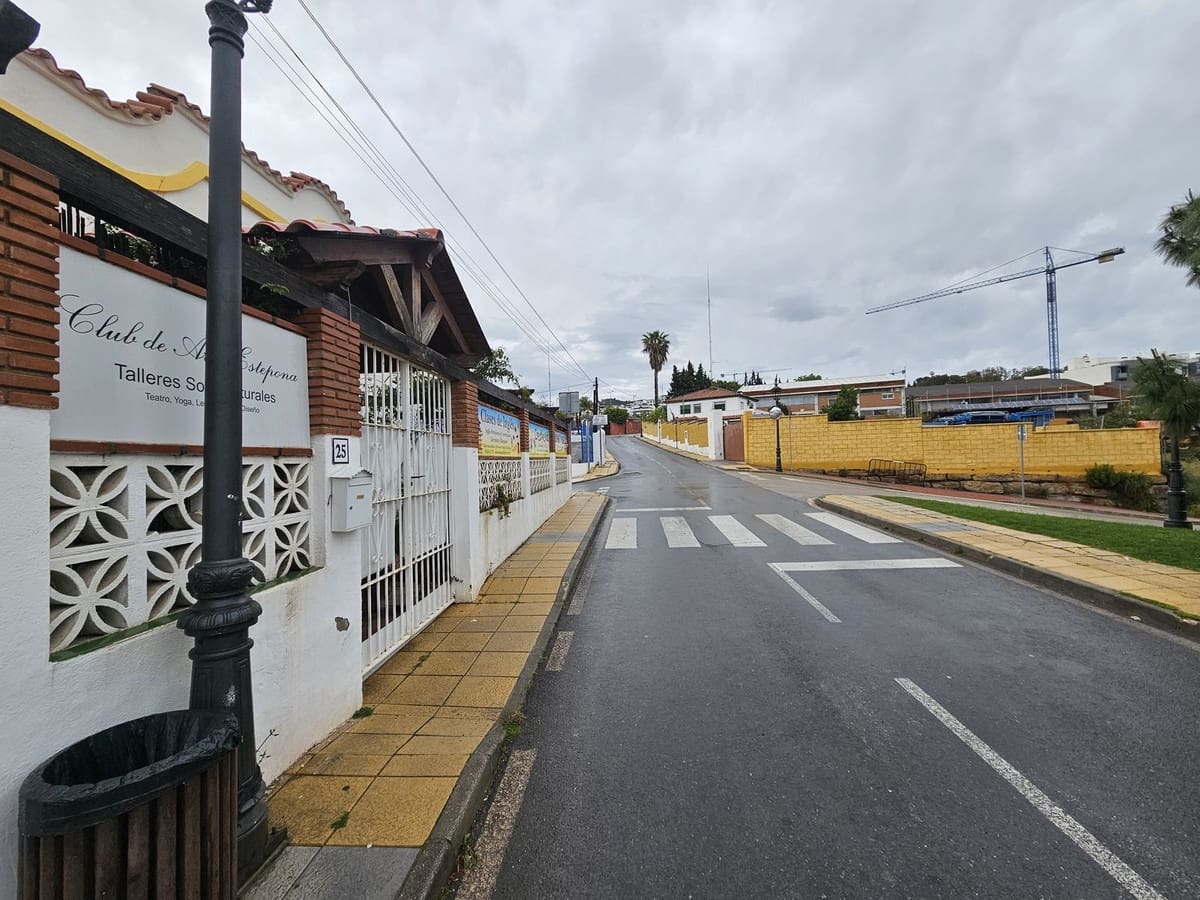 Commercial for sale in Estepona - € 699,000 (Ref: 9548613)