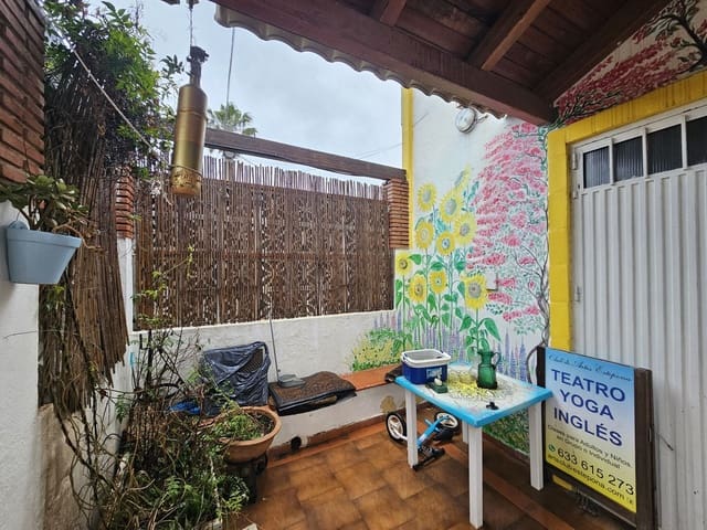 Kommersiell till salu i Estepona - 699 000 € (Ref: 9548613)