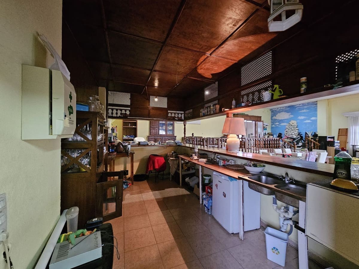 Commercial for sale in Estepona - € 699,000 (Ref: 9548613)