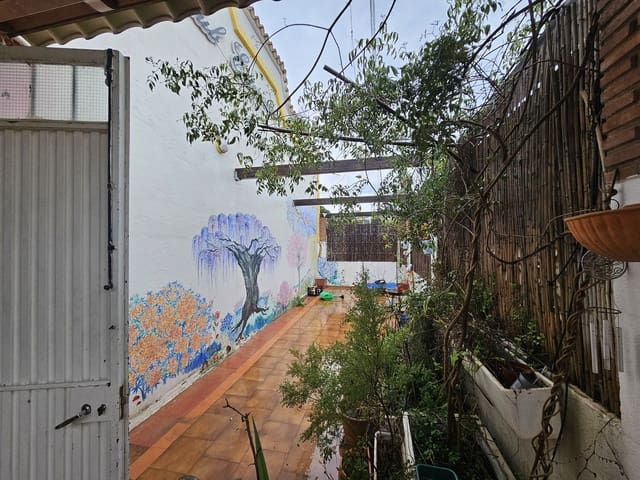 Kommersiell till salu i Estepona - 699 000 € (Ref: 9548613)