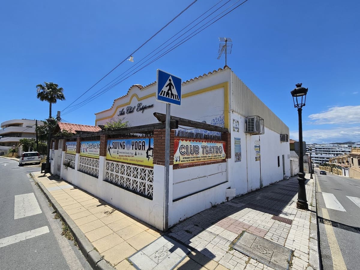 Comercial para venda em Estepona - 689 000 € (Ref: 9548613)