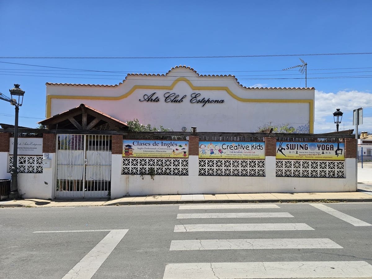 Comercial para venda em Estepona - 689 000 € (Ref: 9548613)