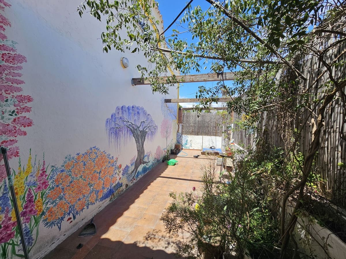 Comercial para venda em Estepona - 689 000 € (Ref: 9548613)