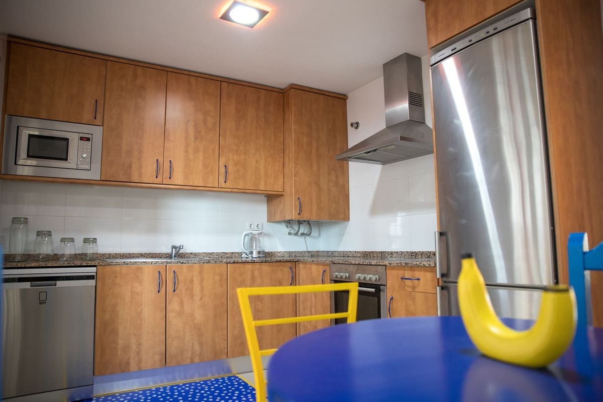 2 sypialnia Apartament na sprzedaż w La Duquesa / Puerto de la Duquesa z basenem garażem - 260 000 € (Ref: 9588355)