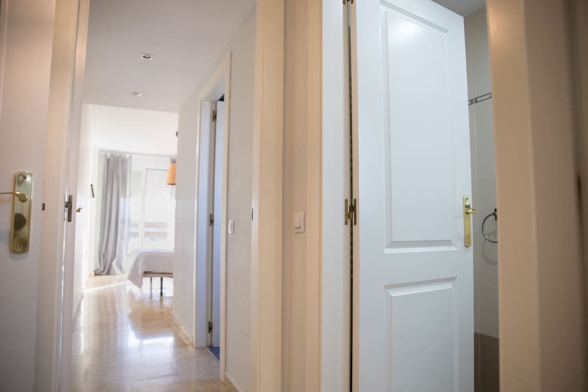 2 sypialnia Apartament na sprzedaż w La Duquesa / Puerto de la Duquesa z basenem garażem - 260 000 € (Ref: 9588355)