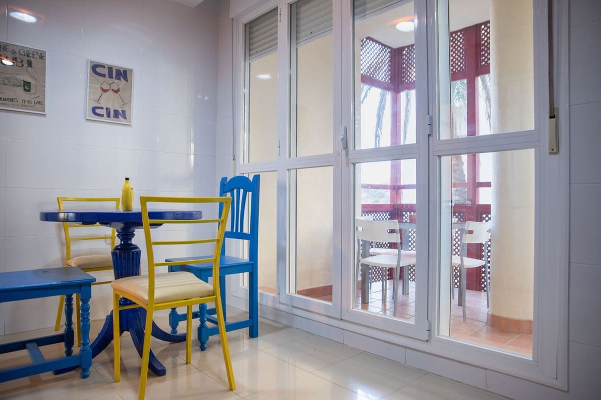 2 sypialnia Apartament na sprzedaż w La Duquesa / Puerto de la Duquesa z basenem garażem - 260 000 € (Ref: 9588355)