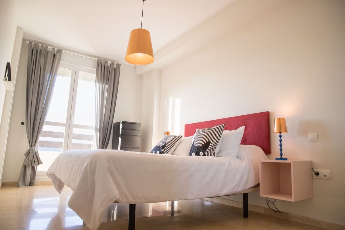 2 bedroom Apartment for sale in La Duquesa / Puerto de la Duquesa with pool garage - € 255,000 (Ref: 9588355)