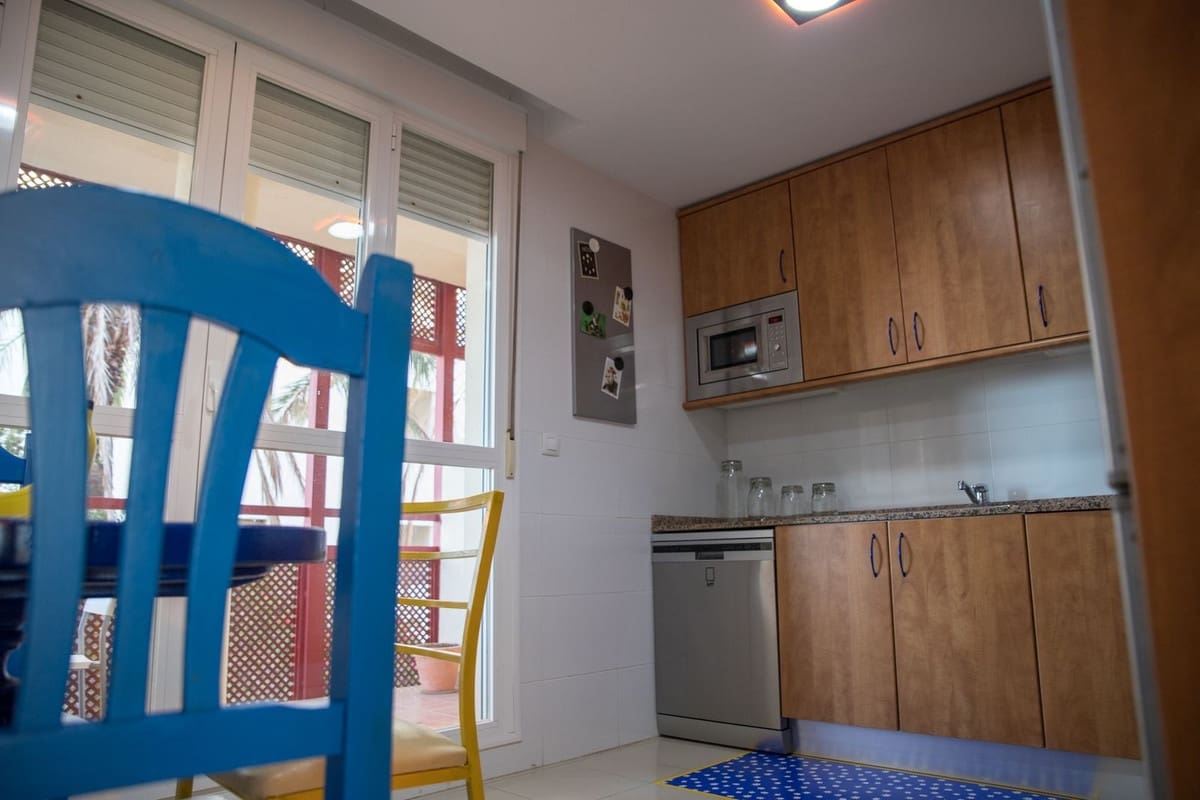 2 bedroom Apartment for sale in La Duquesa / Puerto de la Duquesa with pool garage - € 255,000 (Ref: 9588355)