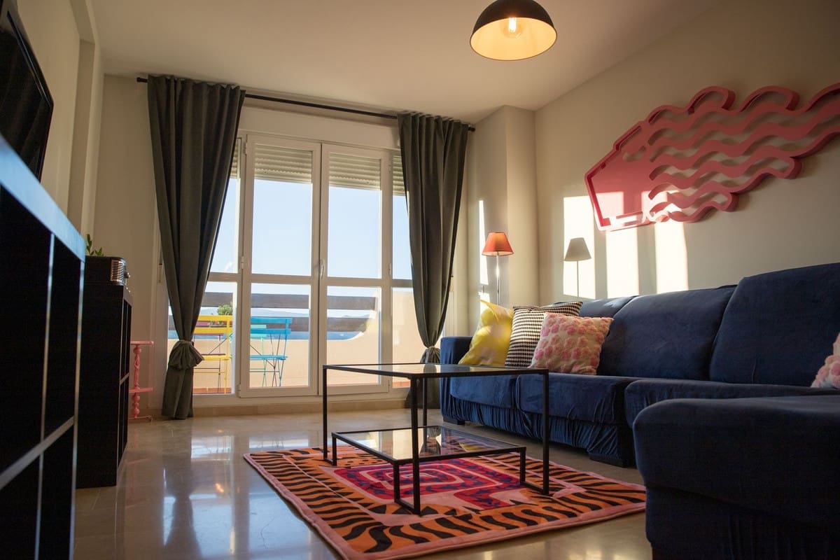 2 bedroom Apartment for sale in La Duquesa / Puerto de la Duquesa with pool garage - € 255,000 (Ref: 9588355)