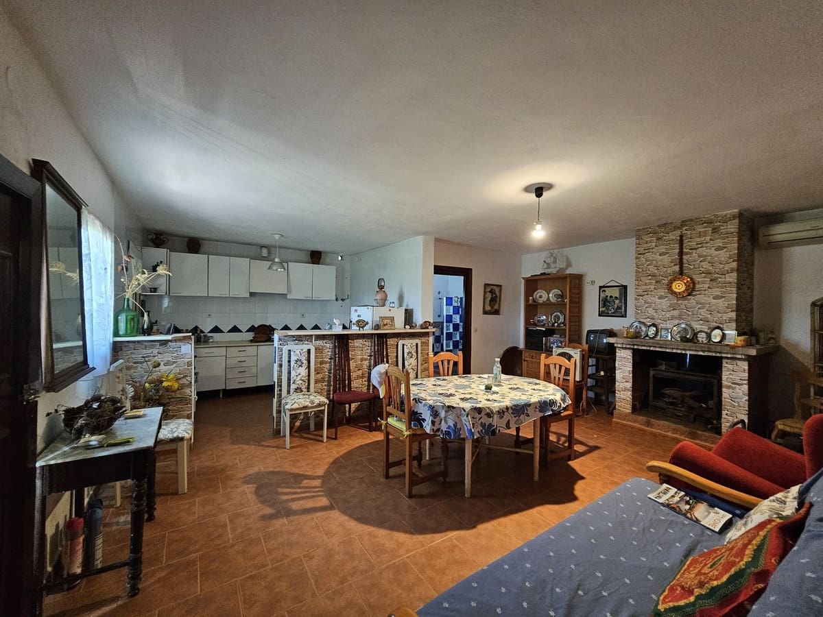 2 soveværelse Finca/Landehus til salg i Casares med swimmingpool - € 325.000 (Ref: 9606423)