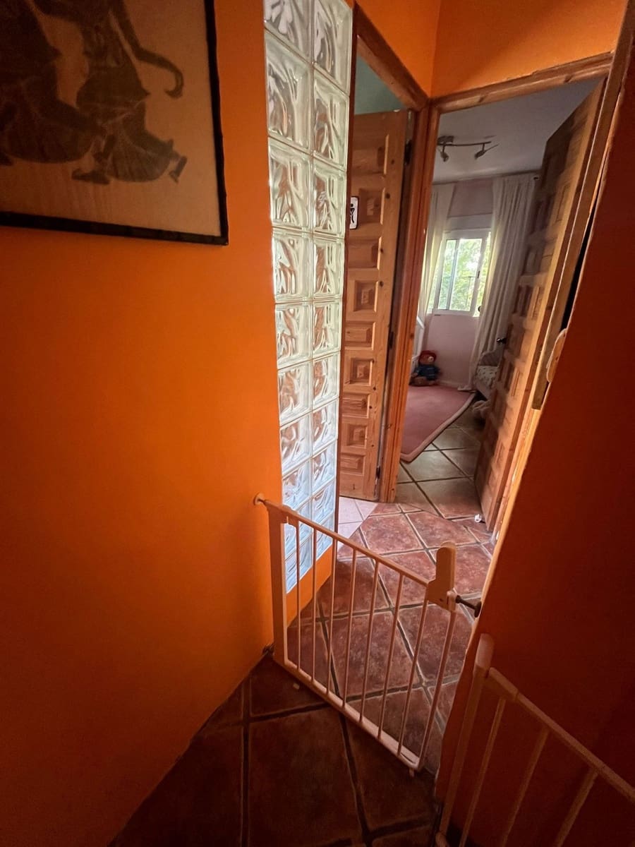 4 soverom Kjedet enebolig til salgs i Manilva - € 345 000 (Ref: 9623000)