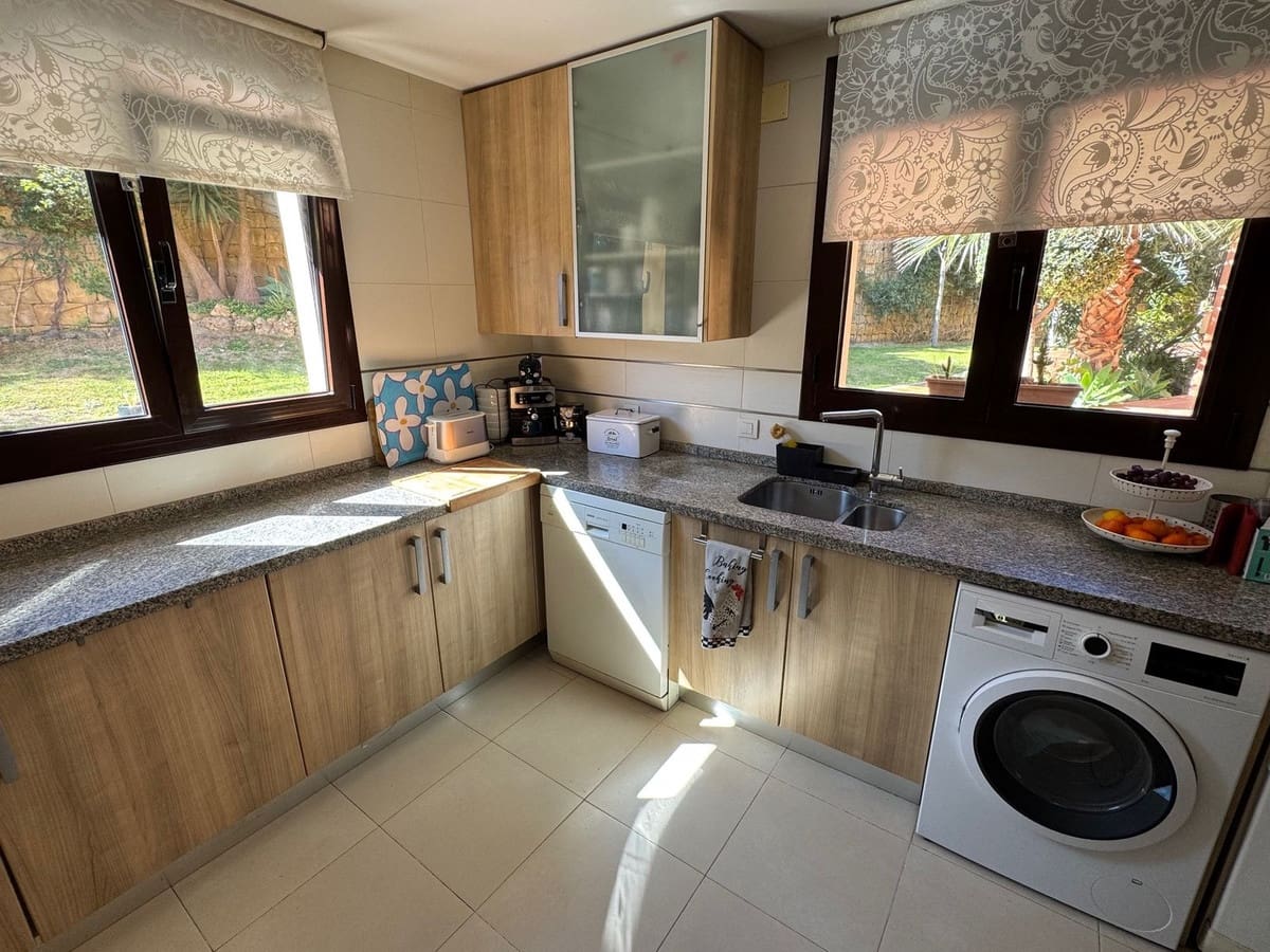 4 slaapkamer Huis te koop in Estepona met zwembad garage - € 665.000 (Ref: 9631854)