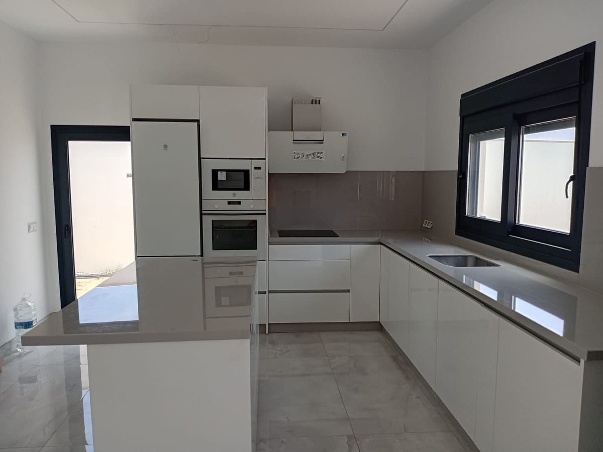 4 camera da letto Villa in vendita in La Linea de la Concepcion con piscina - 299.000 € (Rif: 9755094)