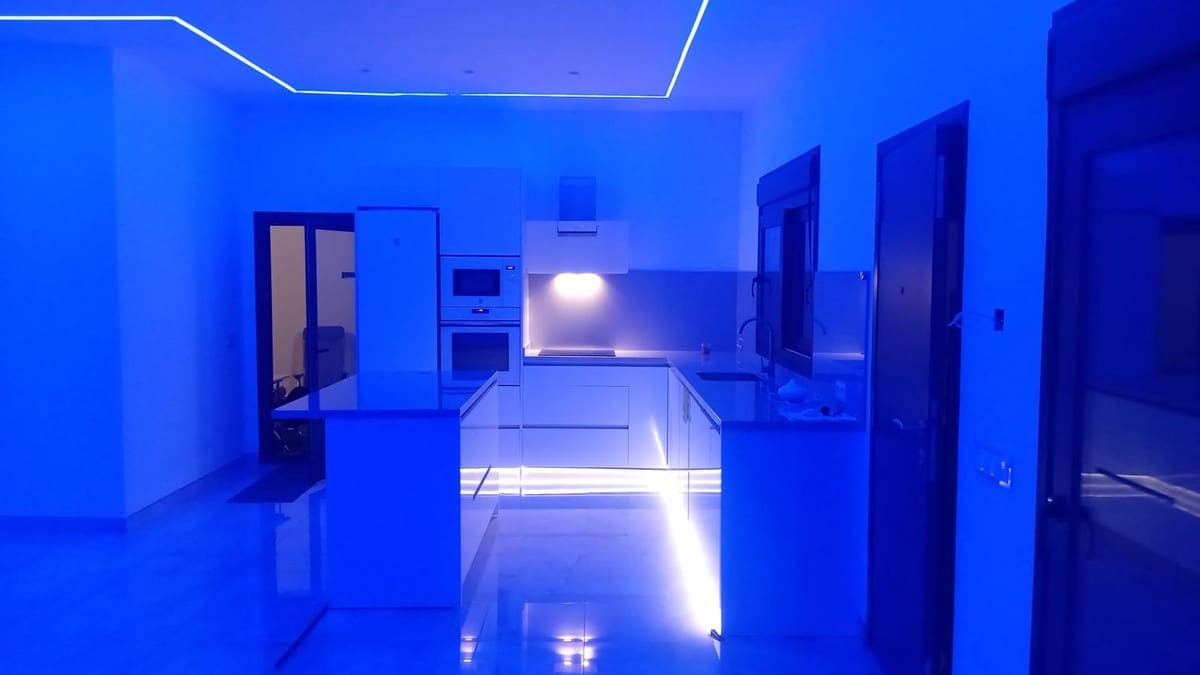 4 camera da letto Villa in vendita in La Linea de la Concepcion con piscina - 299.000 € (Rif: 9755094)