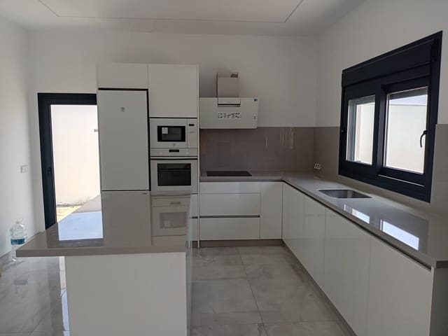 4 camera da letto Villa in vendita in La Línea de la Concepción con piscina - 299.000 € (Rif: 9755094)