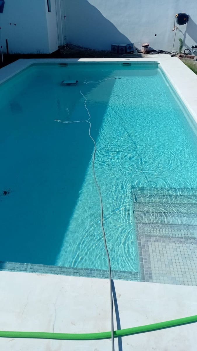 4 bedroom Villa for sale in La Linea de la Concepcion with pool - € 299,000 (Ref: 9755094)