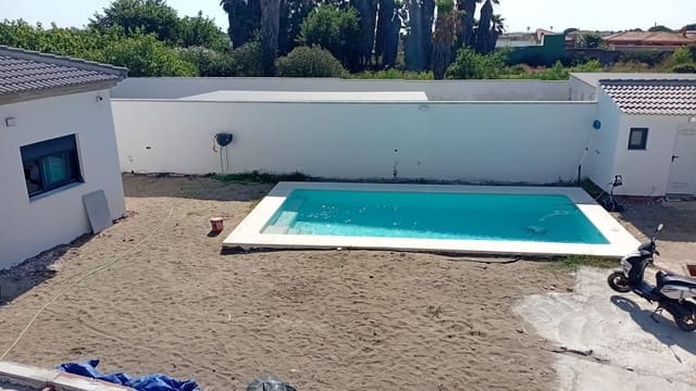 4 camera da letto Villa in vendita in La Línea de la Concepción con piscina - 299.000 € (Rif: 9755094)