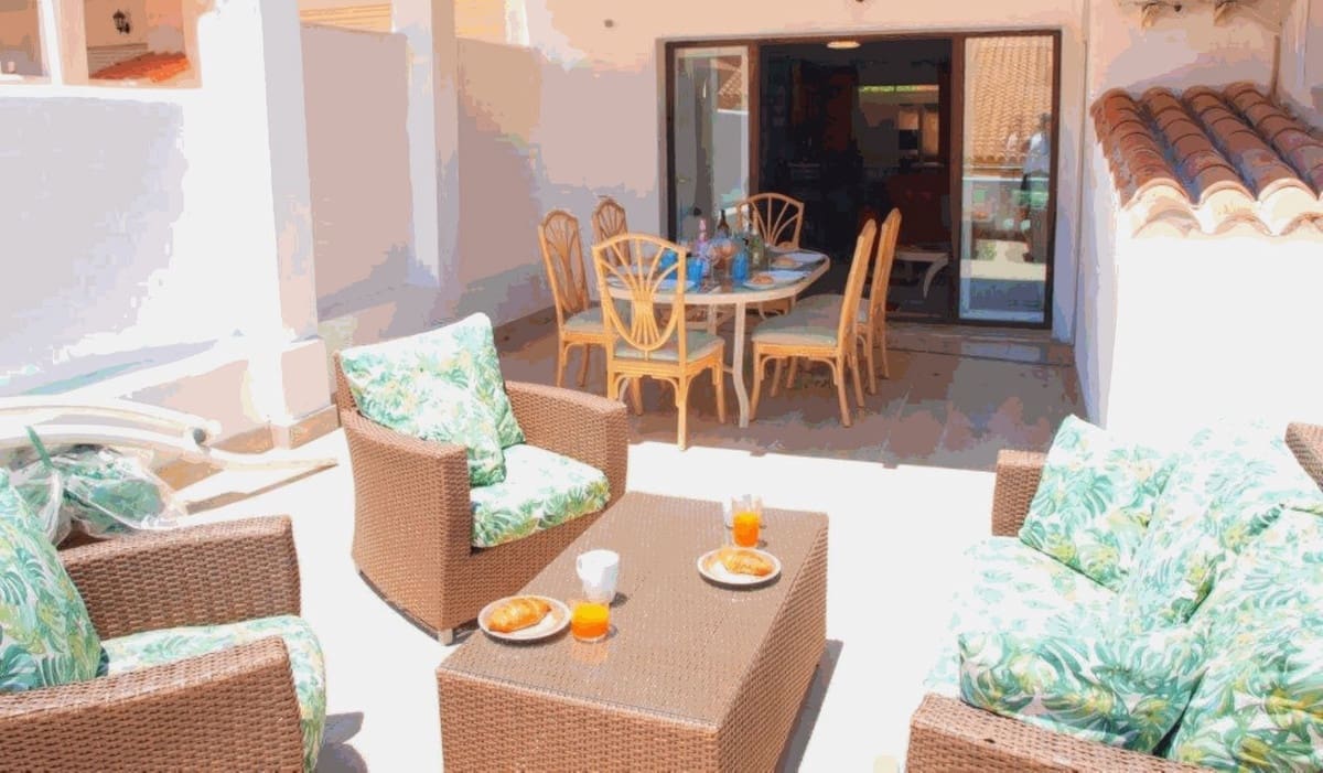 4 Zimmer Haus zu vermieten in Manilva mit Pool Garage - 2.500 € (Ref: 9784915)