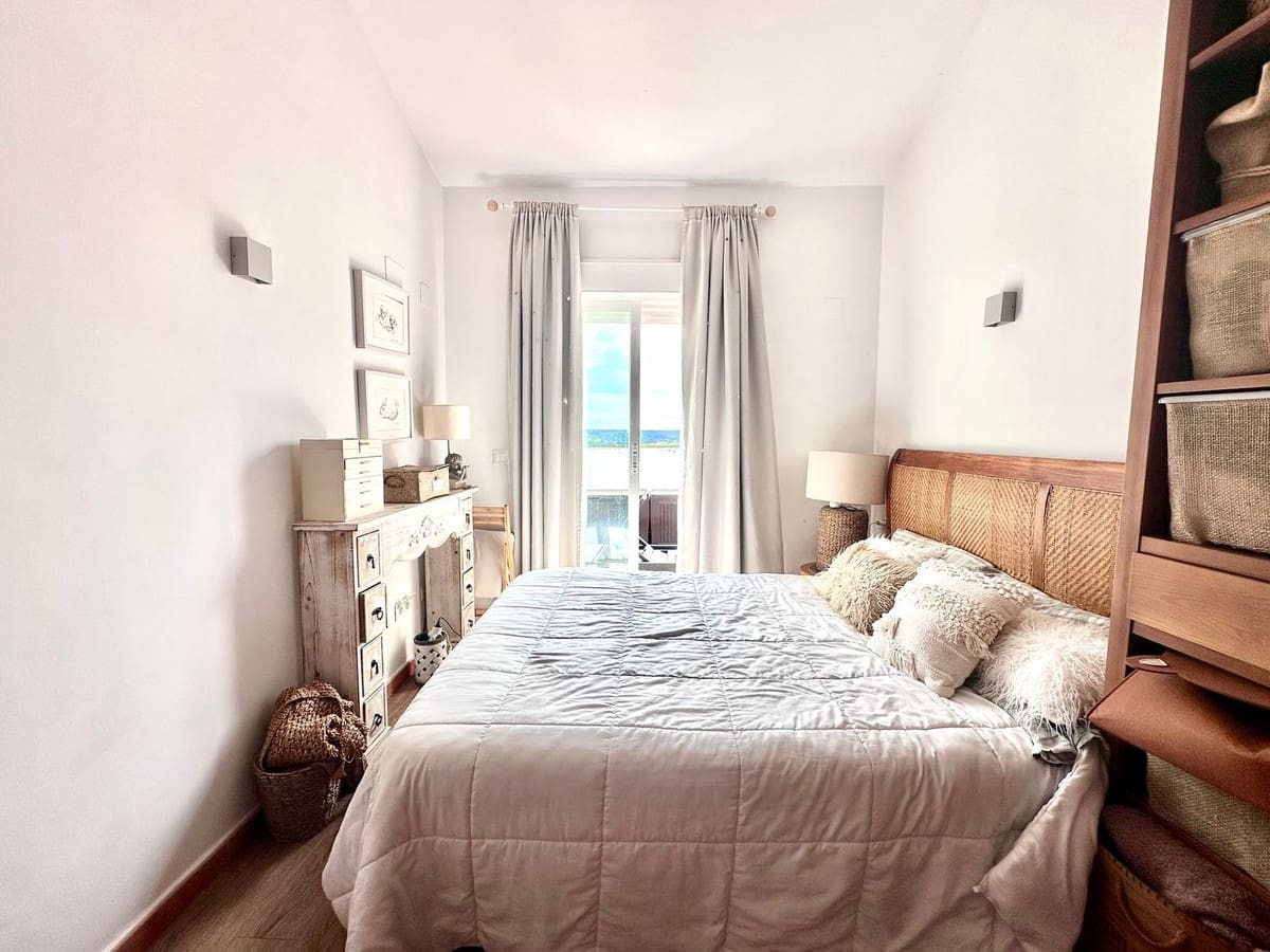 1 slaapkamer Penthouse te koop in Manilva met zwembad - € 169.000 (Ref: 9813013)