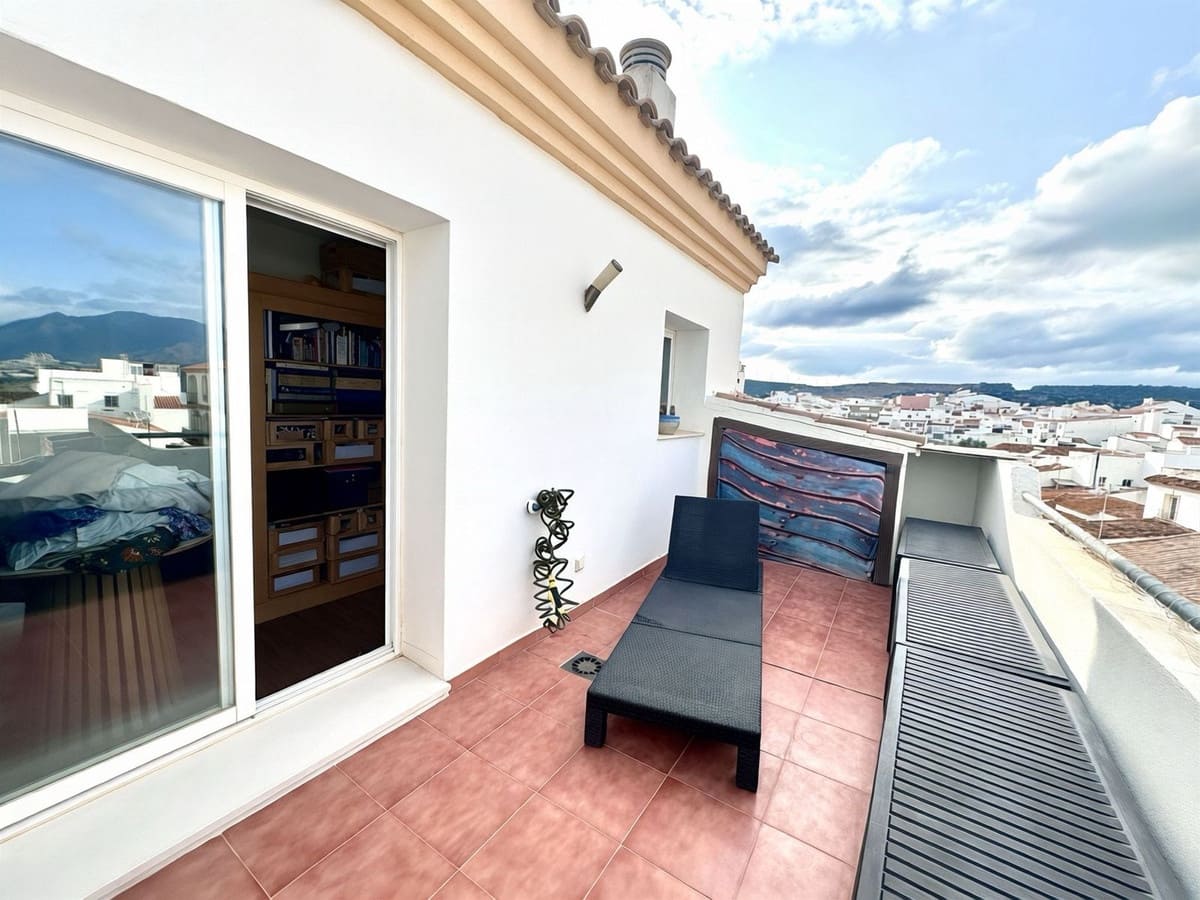 1 slaapkamer Penthouse te koop in Manilva met zwembad - € 169.000 (Ref: 9813013)