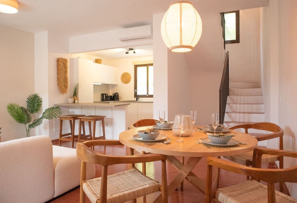 3 bedroom Townhouse for sale in Casares with pool - € 309,000 (Ref: 9939039)