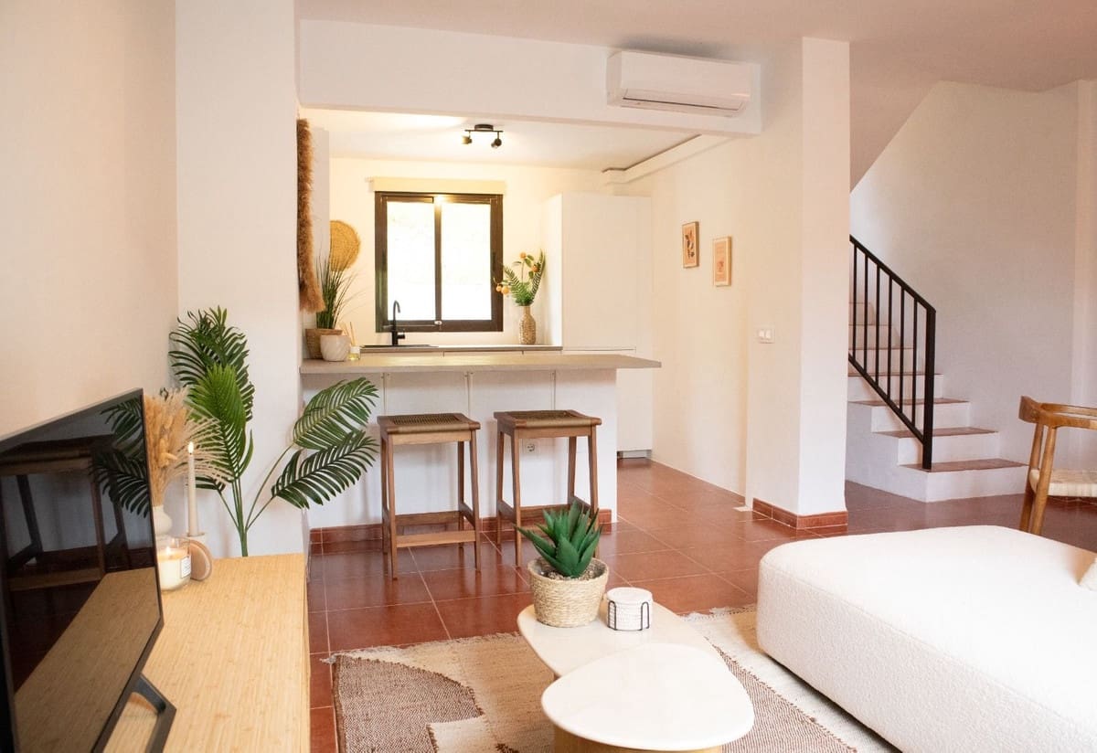 3 bedroom Townhouse for sale in Casares with pool - € 309,000 (Ref: 9939039)