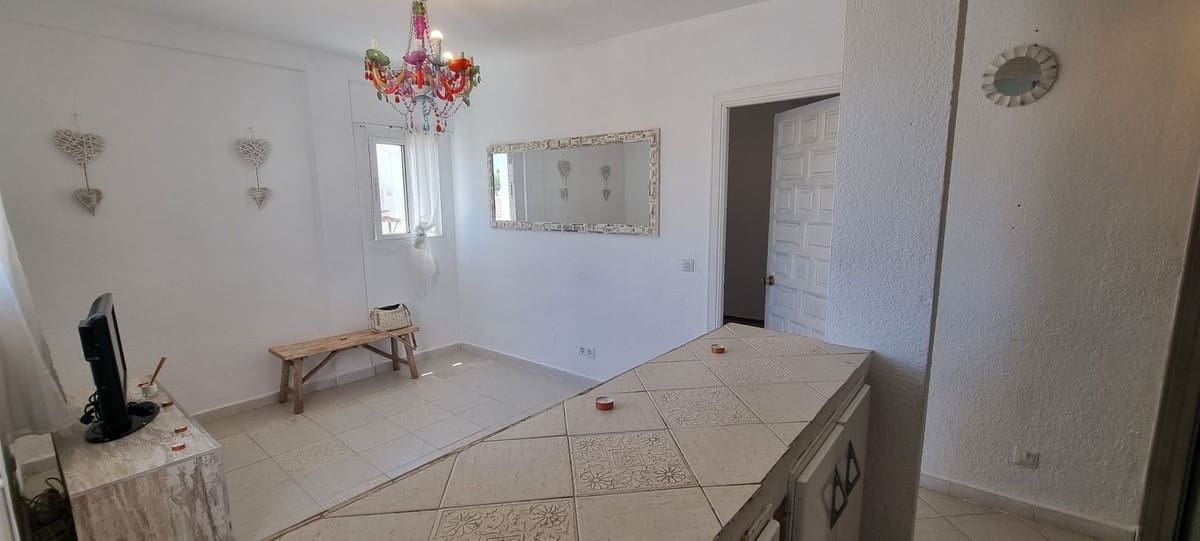 2 slaapkamer Appartement te koop in La Duquesa / Puerto de la Duquesa met zwembad - € 159.000 (Ref: 9964465)