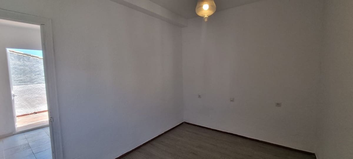 2 slaapkamer Appartement te koop in La Duquesa / Puerto de la Duquesa met zwembad - € 159.000 (Ref: 9964465)