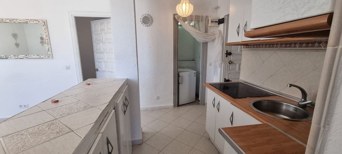 2 slaapkamer Appartement te koop in La Duquesa / Puerto de la Duquesa met zwembad - € 159.000 (Ref: 9964465)