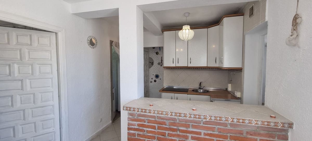 2 slaapkamer Appartement te koop in La Duquesa / Puerto de la Duquesa met zwembad - € 159.000 (Ref: 9964465)
