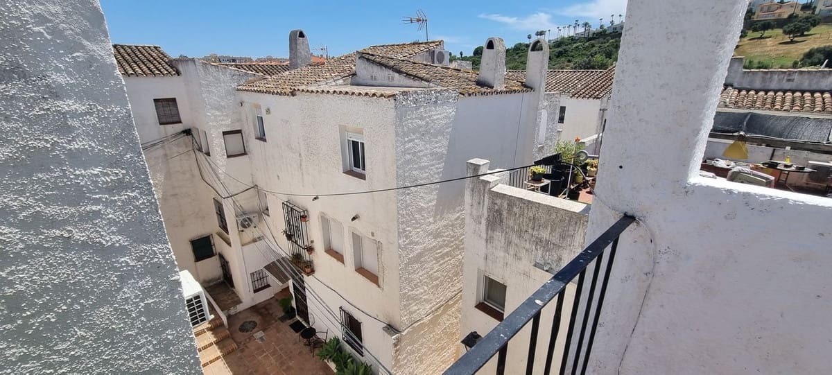 2 slaapkamer Appartement te koop in La Duquesa / Puerto de la Duquesa met zwembad - € 159.000 (Ref: 9964465)