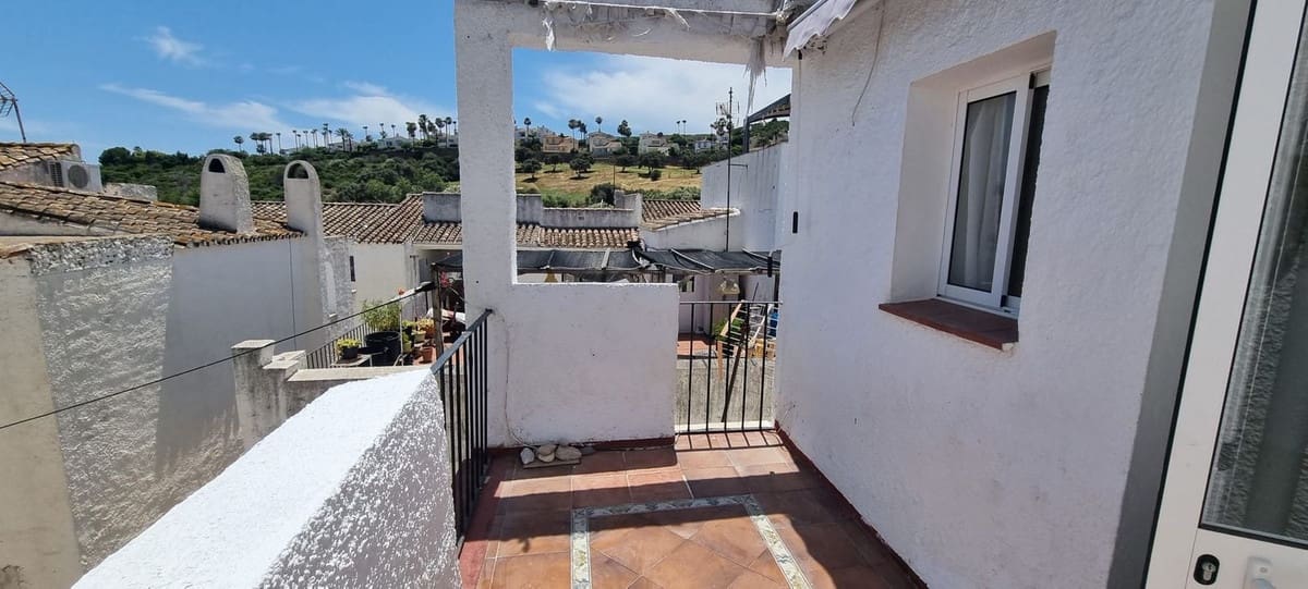 2 slaapkamer Appartement te koop in La Duquesa / Puerto de la Duquesa met zwembad - € 159.000 (Ref: 9964465)