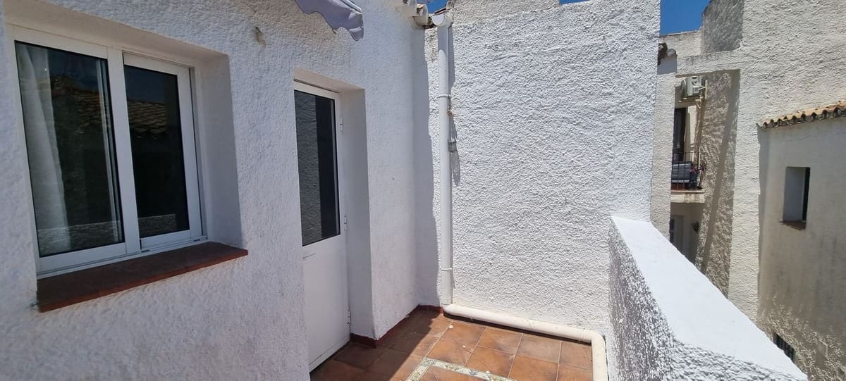 2 slaapkamer Appartement te koop in La Duquesa / Puerto de la Duquesa met zwembad - € 159.000 (Ref: 9964465)
