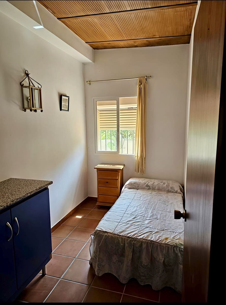 3 sovrum Finca/Hus på landet till salu i Estepona med garage - 370 000 € (Ref: 9967066)