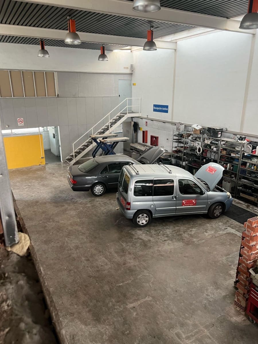 Bedrift til salgs i Alicante by med garasje - € 1 400 000 (Ref: 10030771)