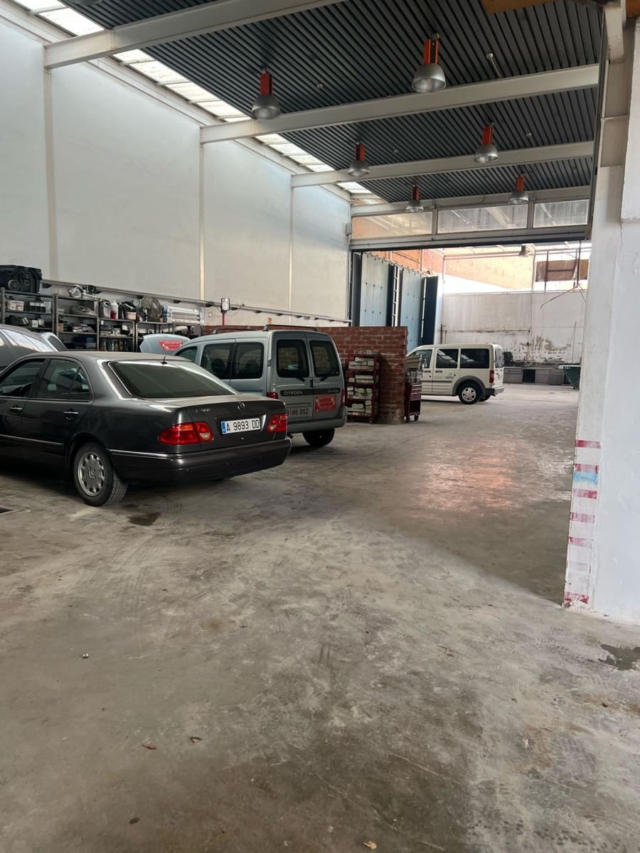 Bedrift til salgs i Alicante by med garasje - € 1 400 000 (Ref: 10030771)