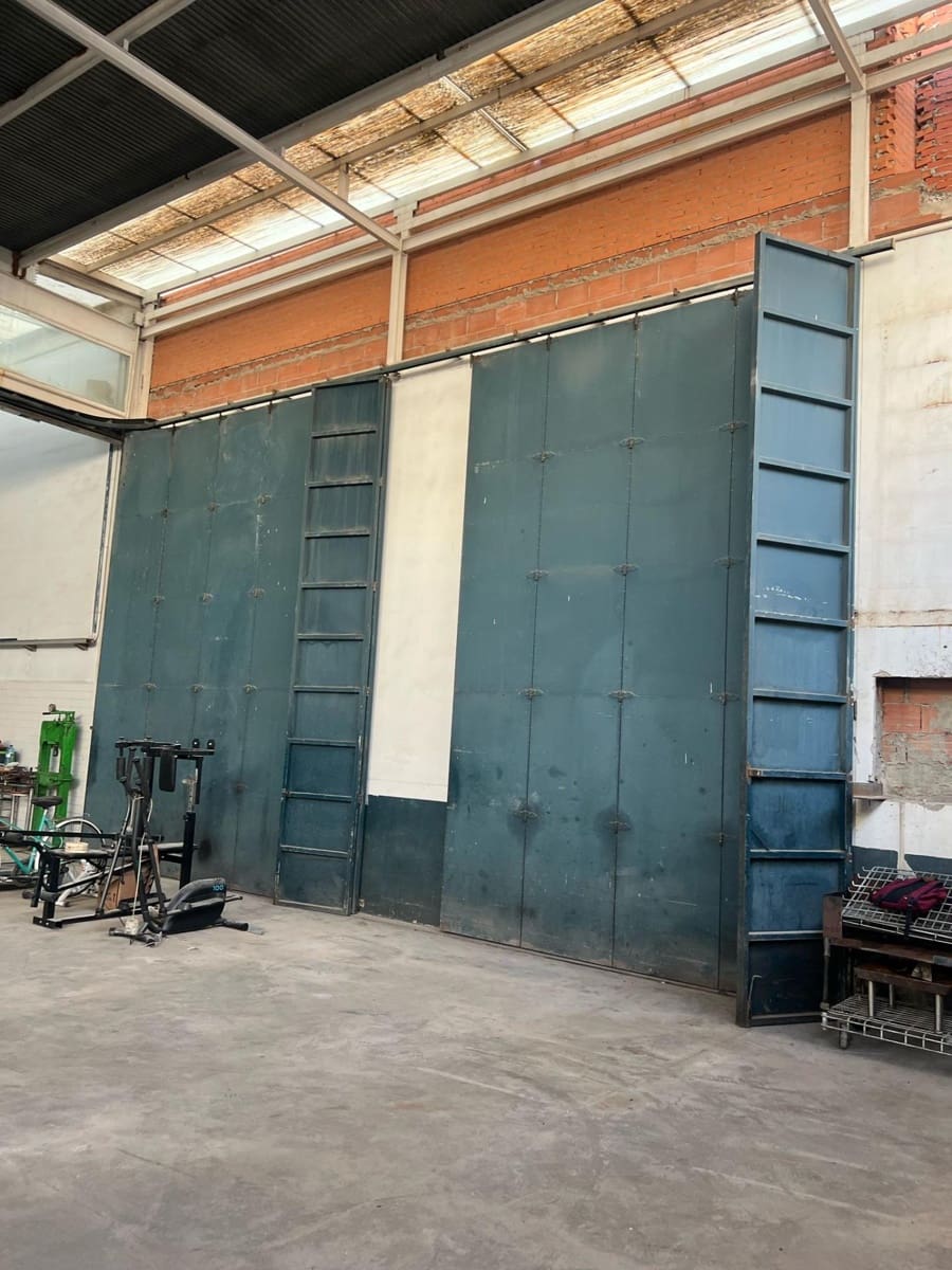 Bedrift til salgs i Alicante by med garasje - € 1 400 000 (Ref: 10030771)