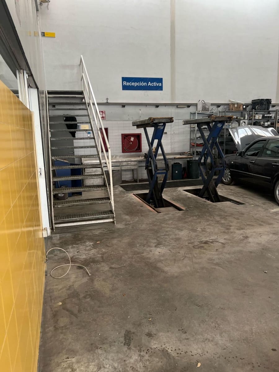 Bedrift til salgs i Alicante by med garasje - € 1 400 000 (Ref: 10030771)