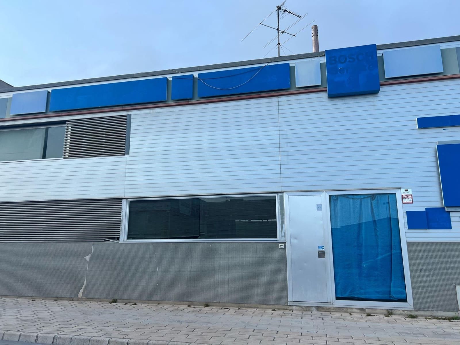 Bedrift til salgs i Alicante by med garasje - € 1 400 000 (Ref: 10030771)