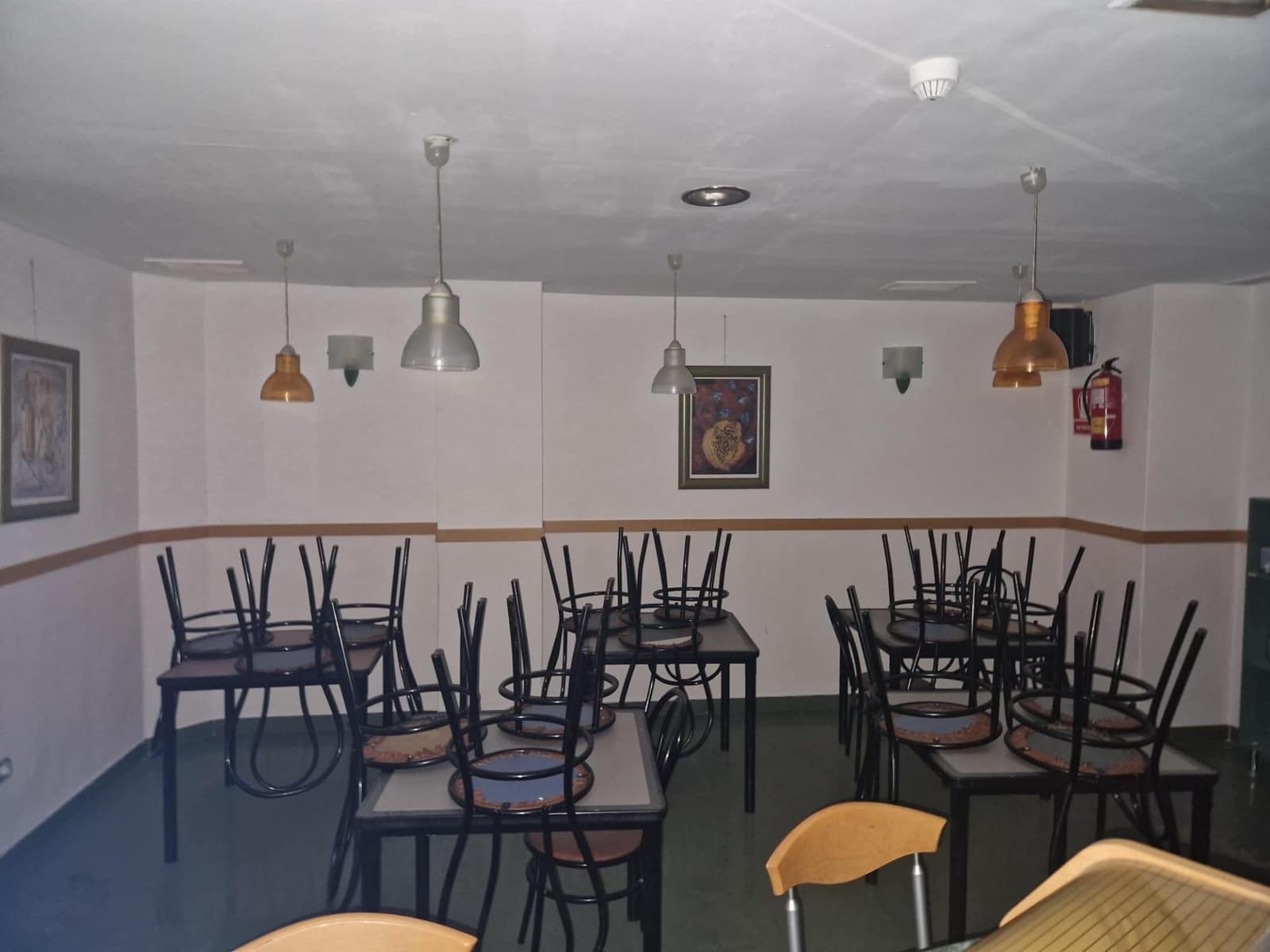 Commercial for sale in Alicante / Alacant city - € 156,000 (Ref: 10030773)