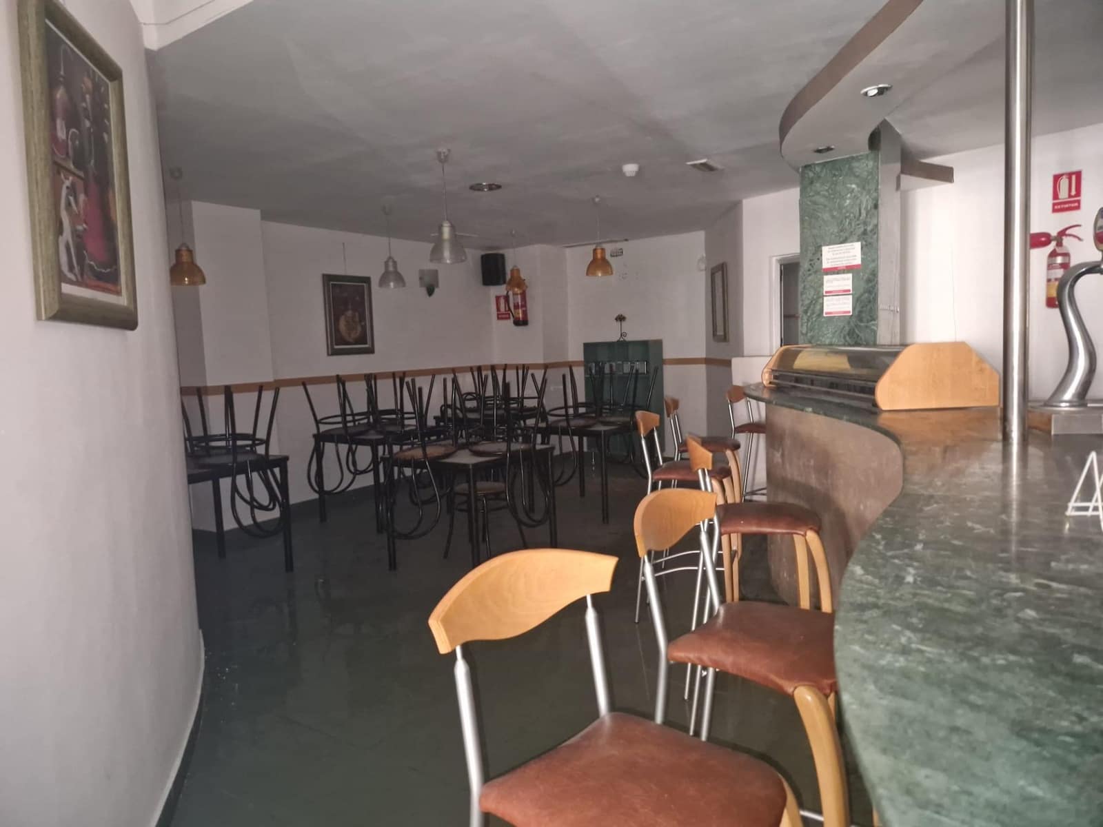 Commercial for sale in Alicante / Alacant city - € 156,000 (Ref: 10030773)