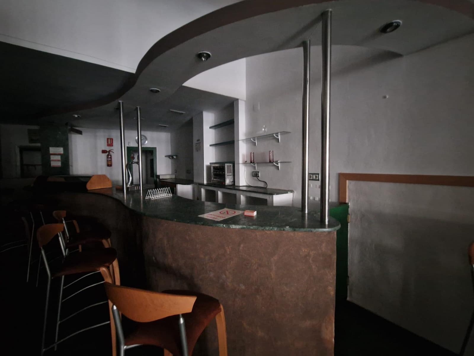 Commercial for sale in Alicante / Alacant city - € 156,000 (Ref: 10030773)