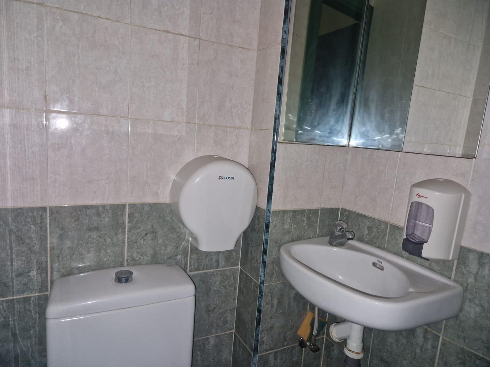 Commercial for sale in Alicante / Alacant city - € 156,000 (Ref: 10030773)