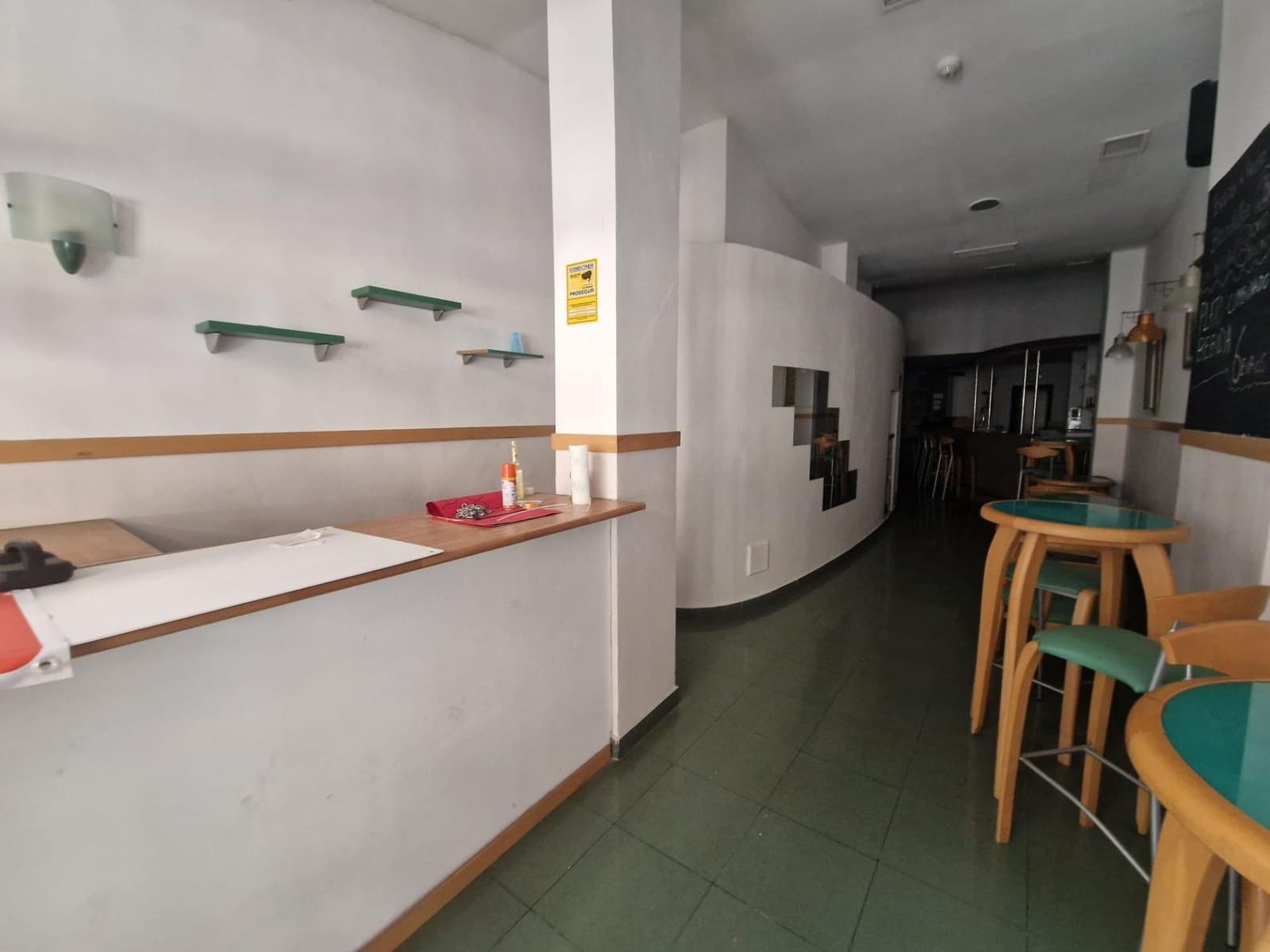 Commercial for sale in Alicante / Alacant city - € 156,000 (Ref: 10030773)