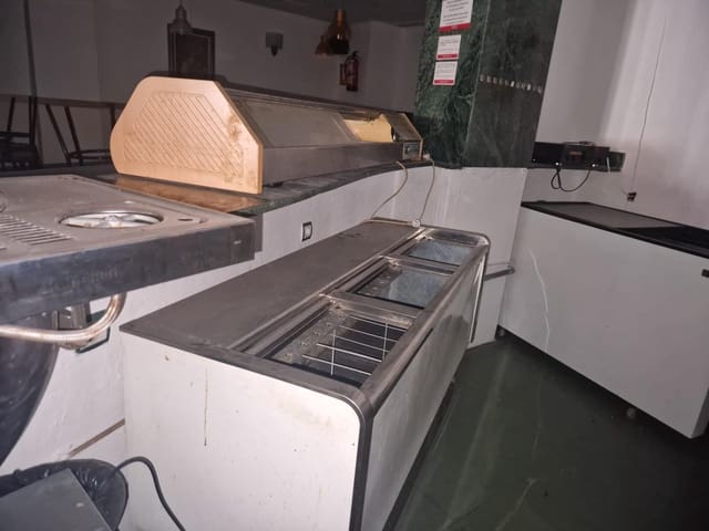 Commercial for sale in Alicante / Alacant city - € 156,000 (Ref: 10030773)