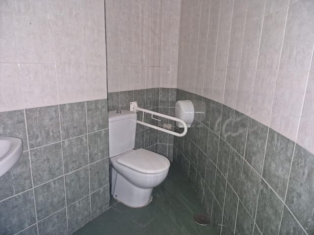 Commercial for sale in Alicante / Alacant city - € 156,000 (Ref: 10030773)